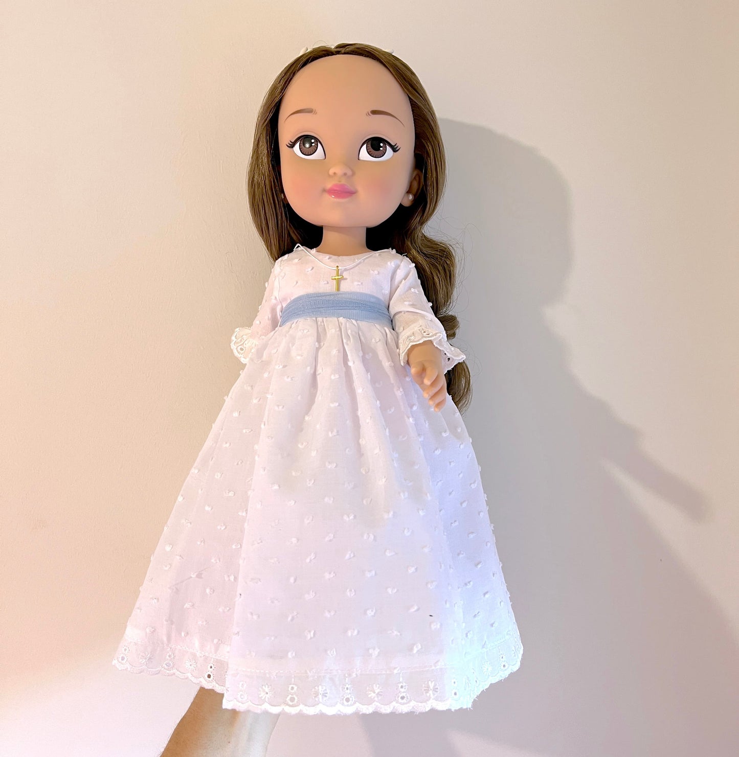 Muñeca de comunión personalizada con vestido Micaela plumeti