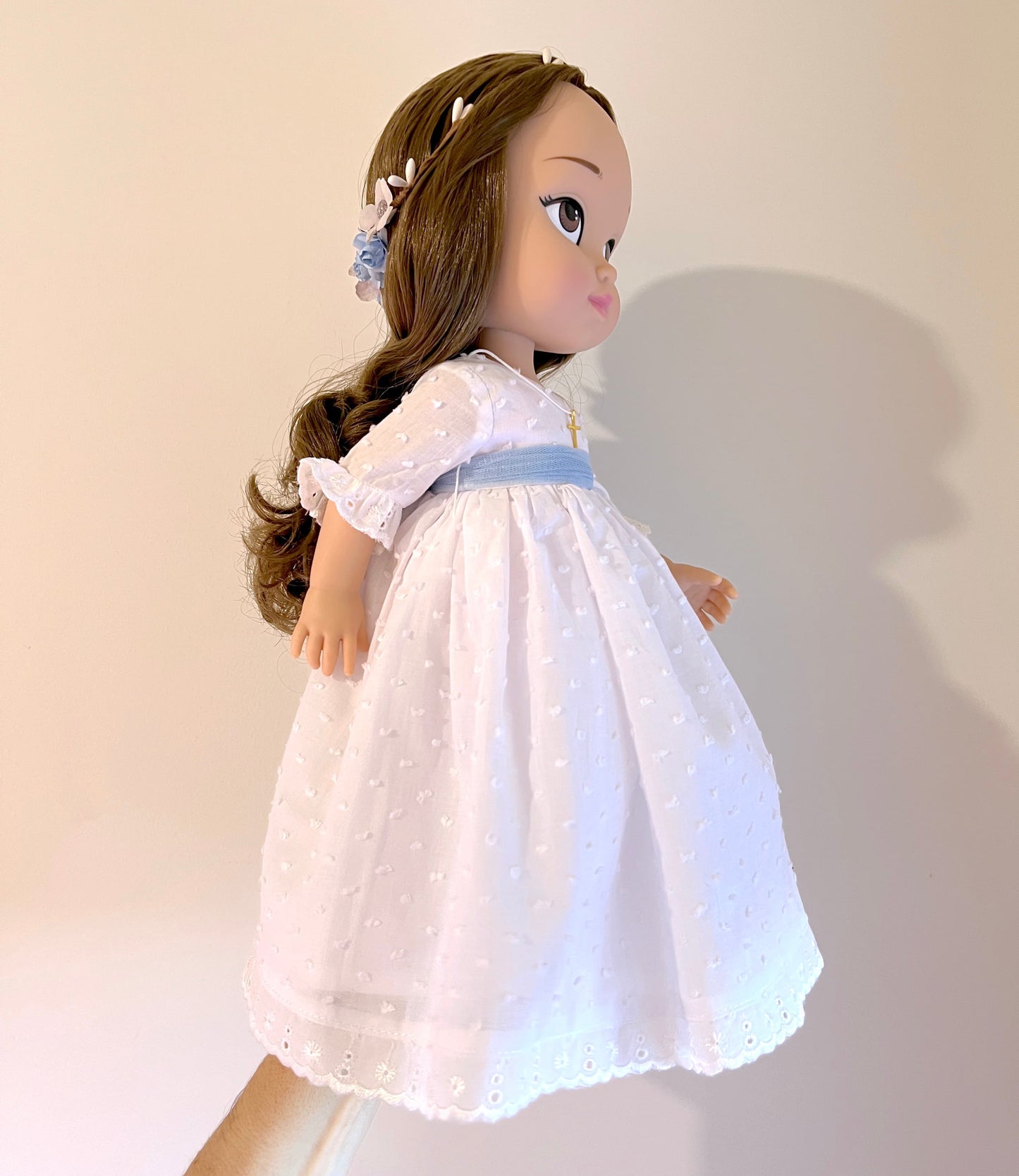 Muñeca de comunión personalizada con vestido Micaela plumeti