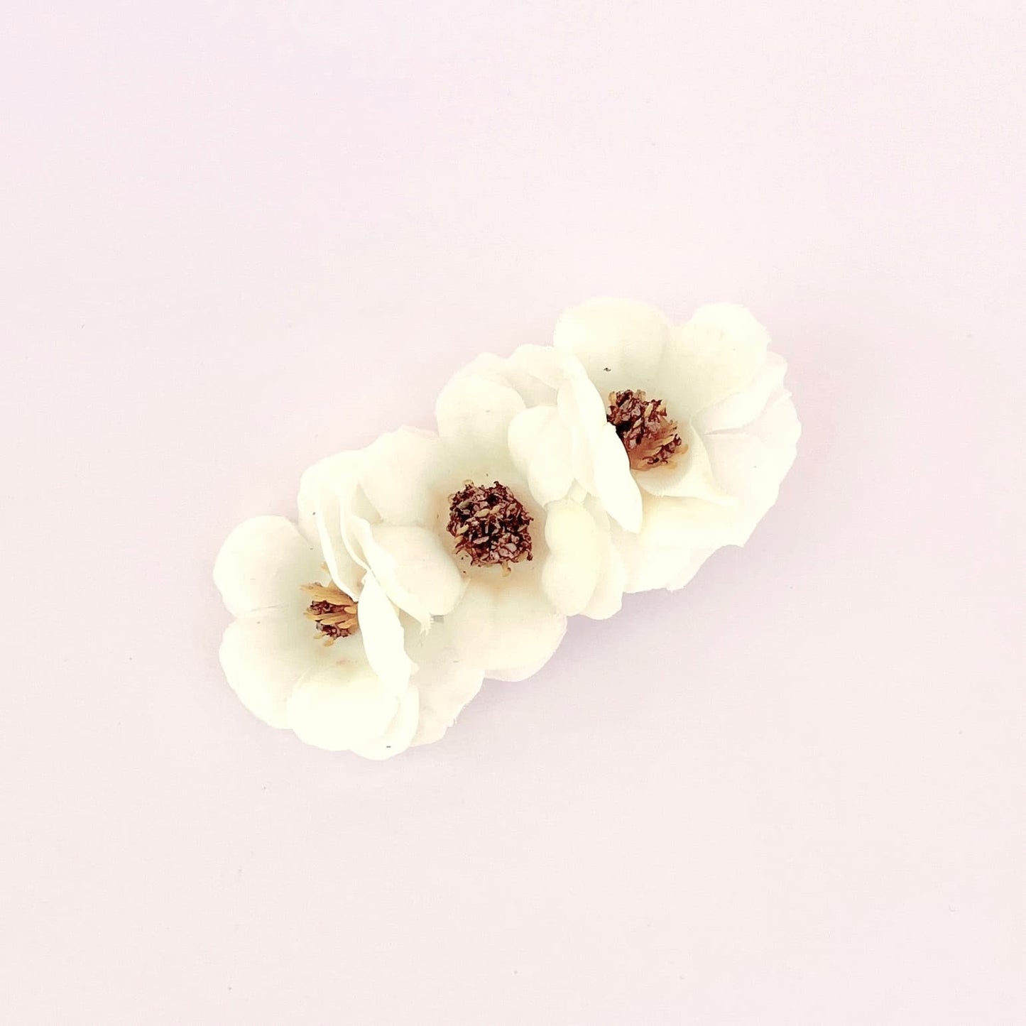 Clipe de 3 flores - cru