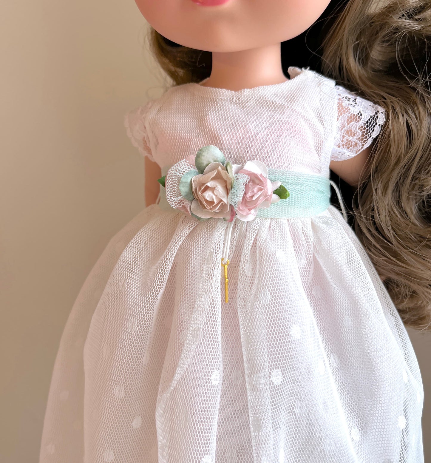 Muñeca de comunión personalizada con vestido MIX - CUERPO LISO Y FALDA PLUMETI
