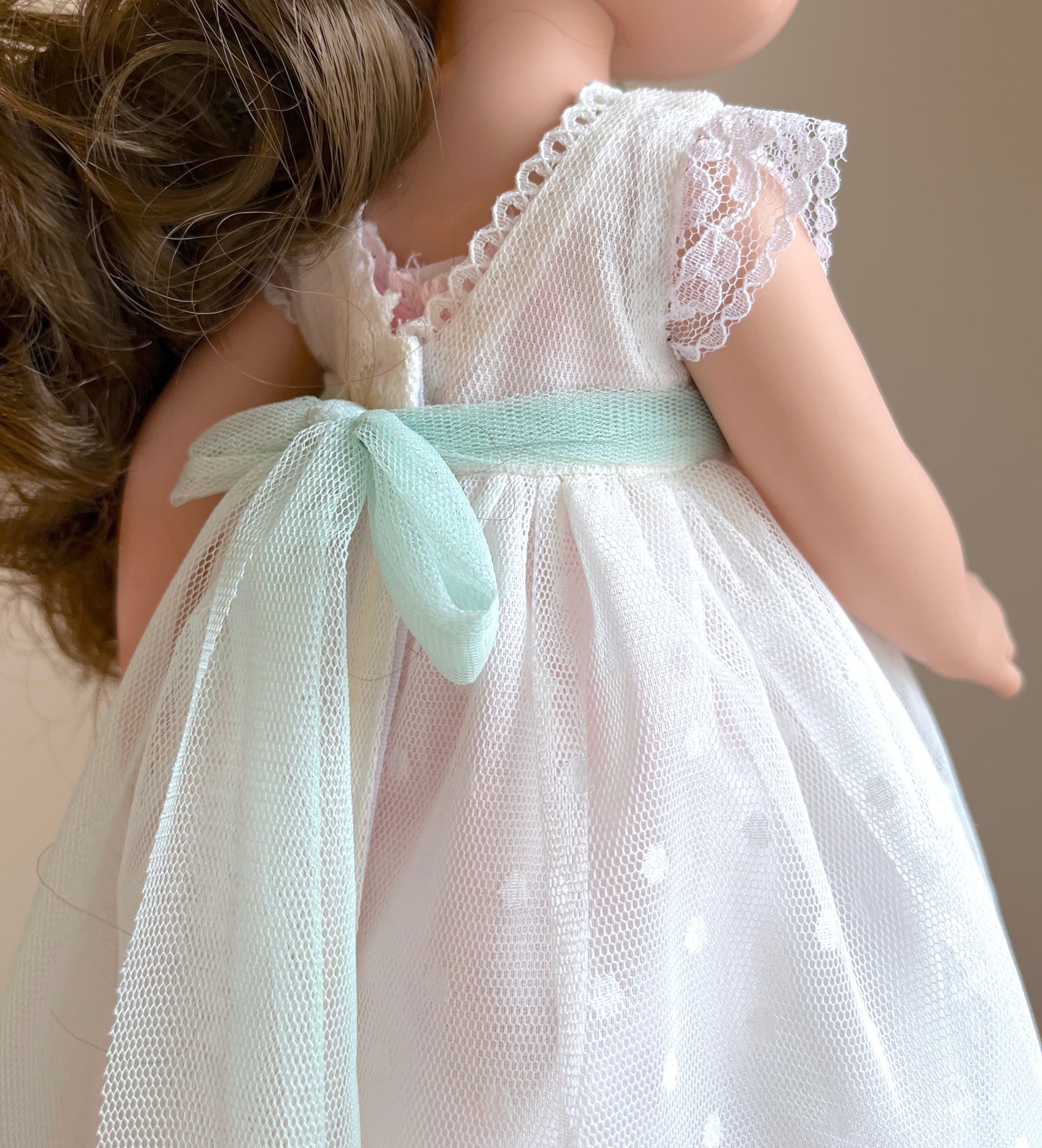 Muñeca de comunión personalizada con vestido MIX - CUERPO LISO Y FALDA PLUMETI