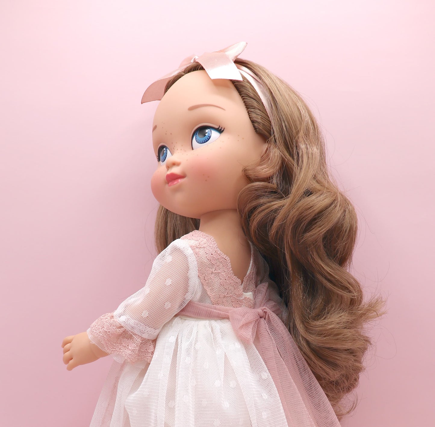 Muñeca de comunión personalizada con vestido ACUARELA PLUMETI ROSA