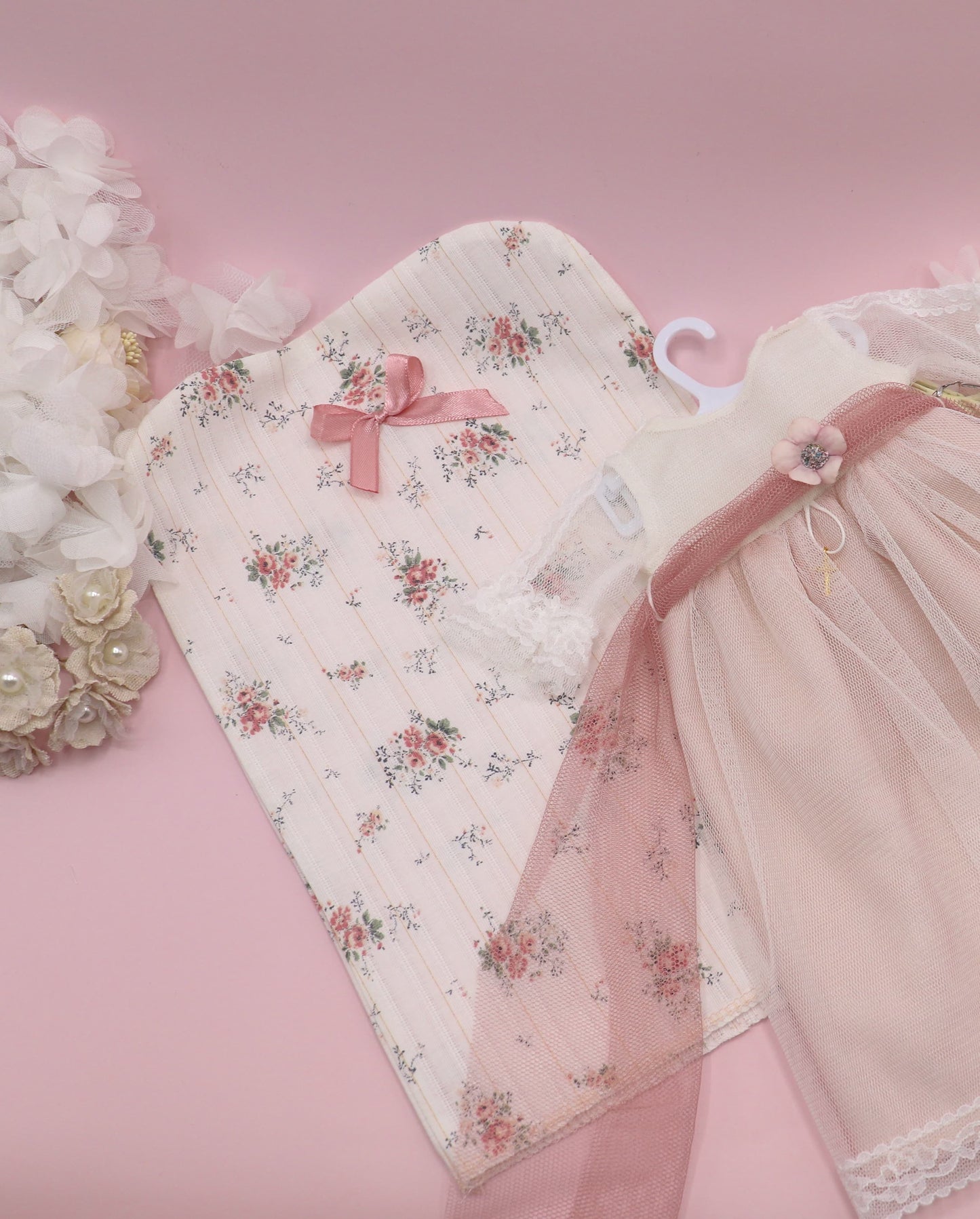 Funda con percha para vestido de comunión de muñeca