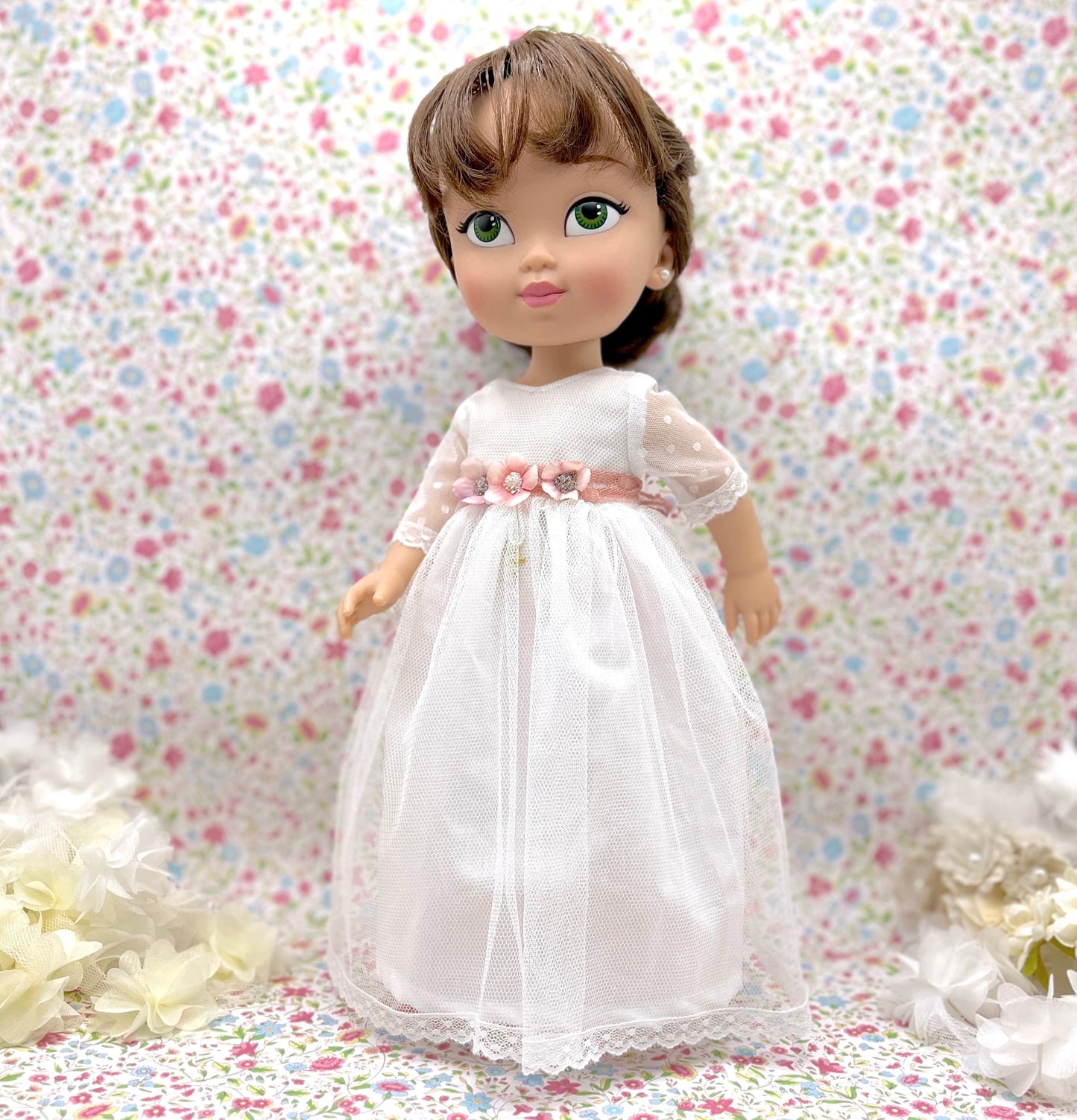 Muñeca de comunión personalizada con vestido Dulcinea con mangas de plumeti