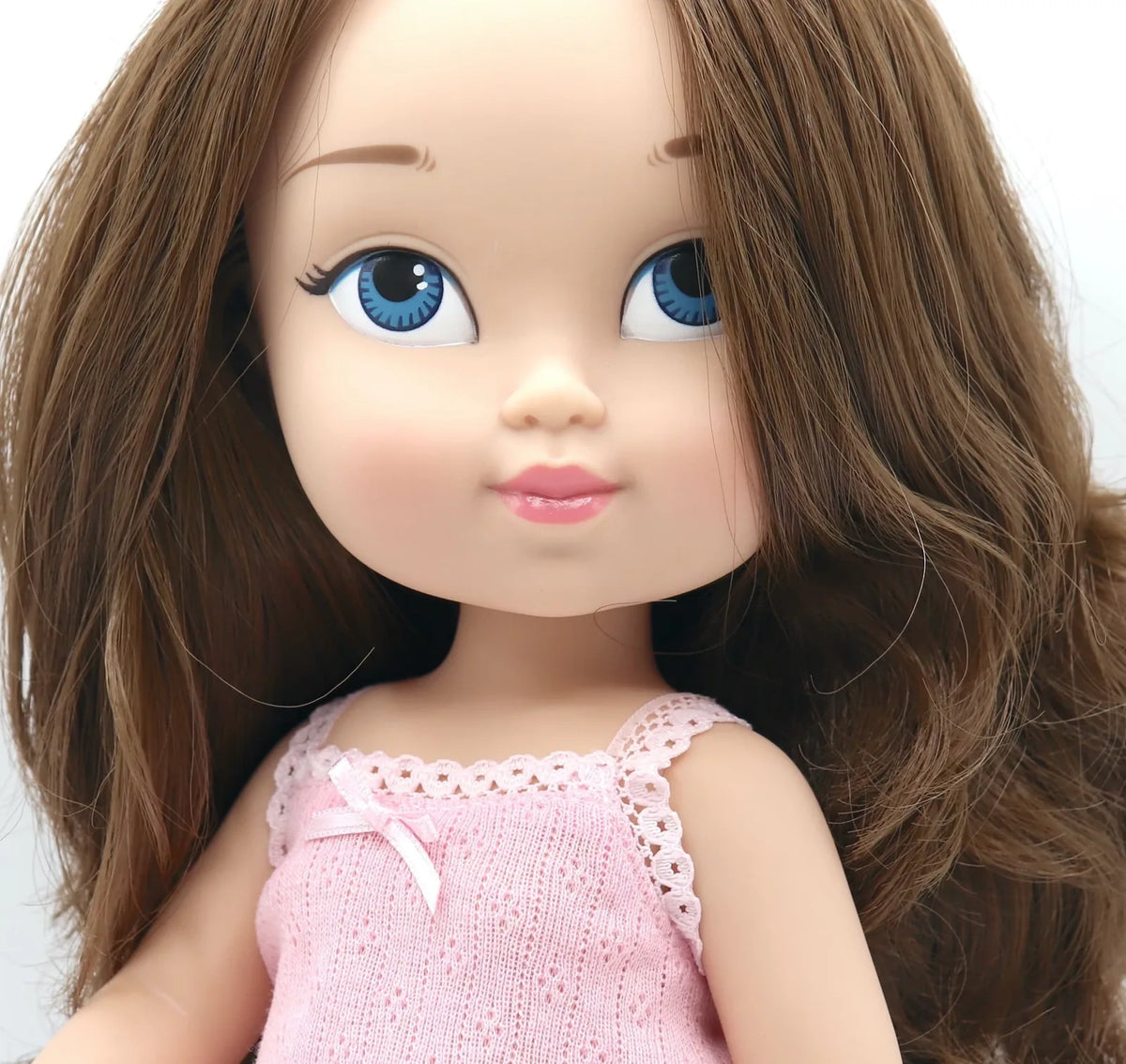 Muñeca personalizada Sofía con pelo castaño ondulado largo y ojos azules vestida con camiseta de tirantes, braguitas y zapatos - muñeca gemela igual que la niña My Little Twin