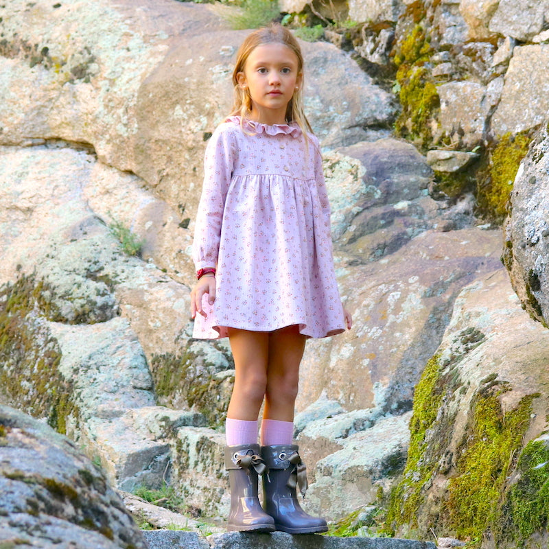 Vestido rosa con canesú y flores niña