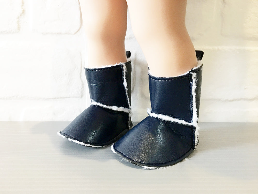 Botita australiana en azul marino – Muñeca