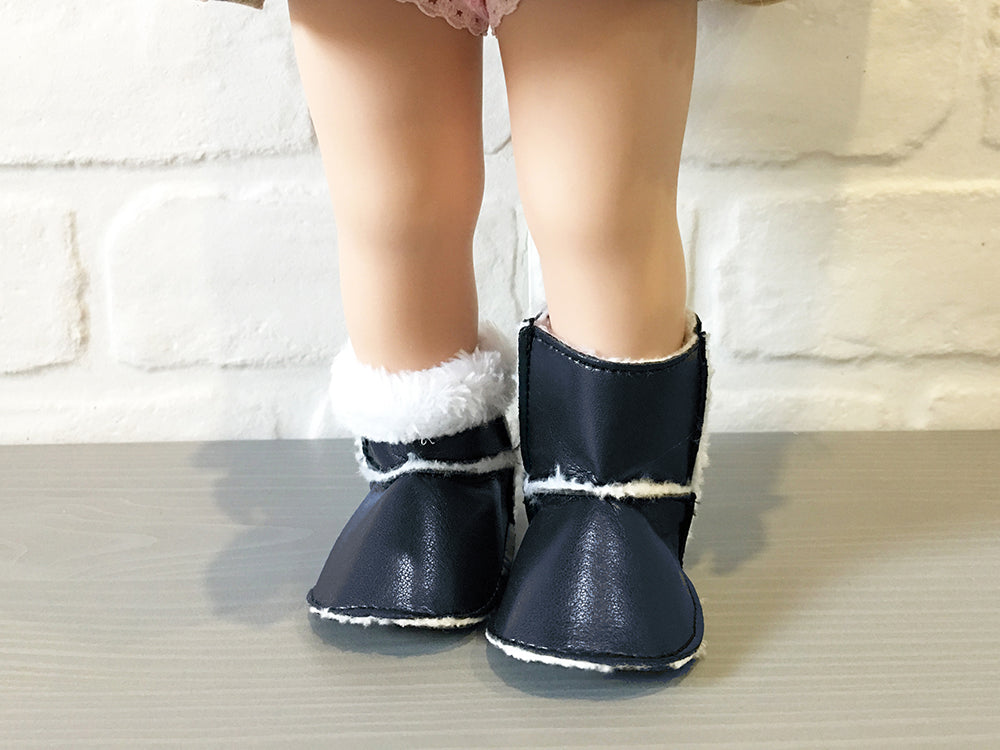Botita australiana en azul marino – Muñeca