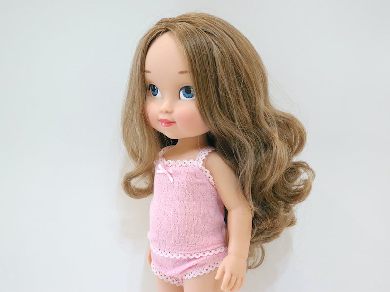 Muñeca rubia oscuro de ojos azules