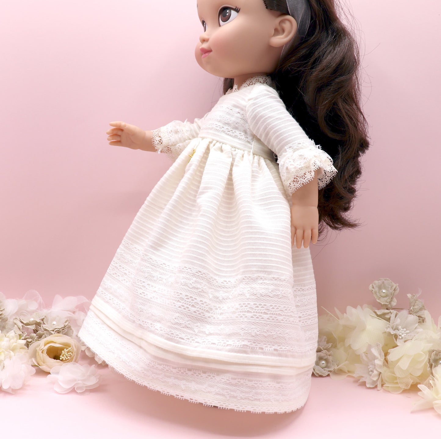 Muñeca de comunión personalizada con vestido Leonor otomán