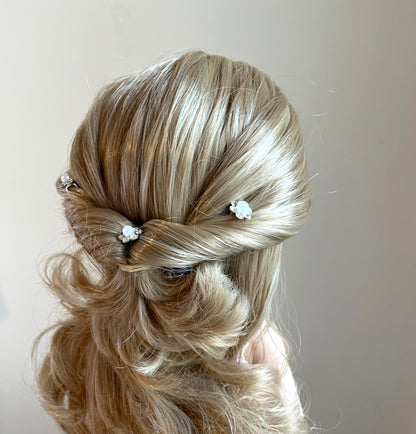 3 flower clip - light blue