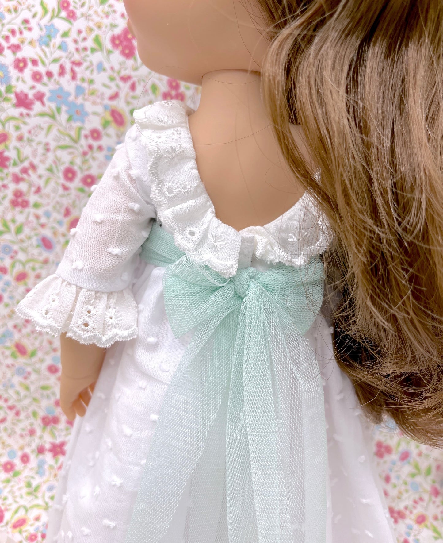 Muñeca de comunión personalizada con vestido Cristina plumeti