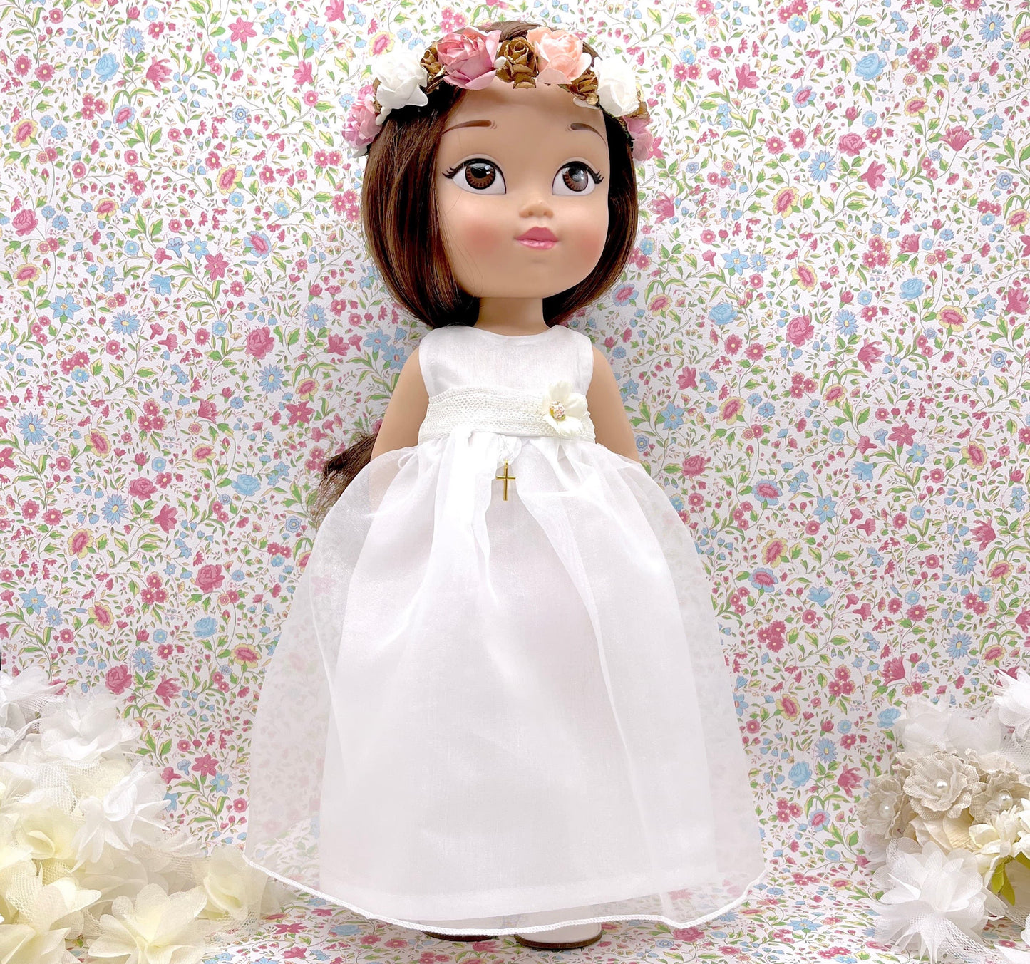 Muñeca de comunión personalizada con vestido de organza sin mangas