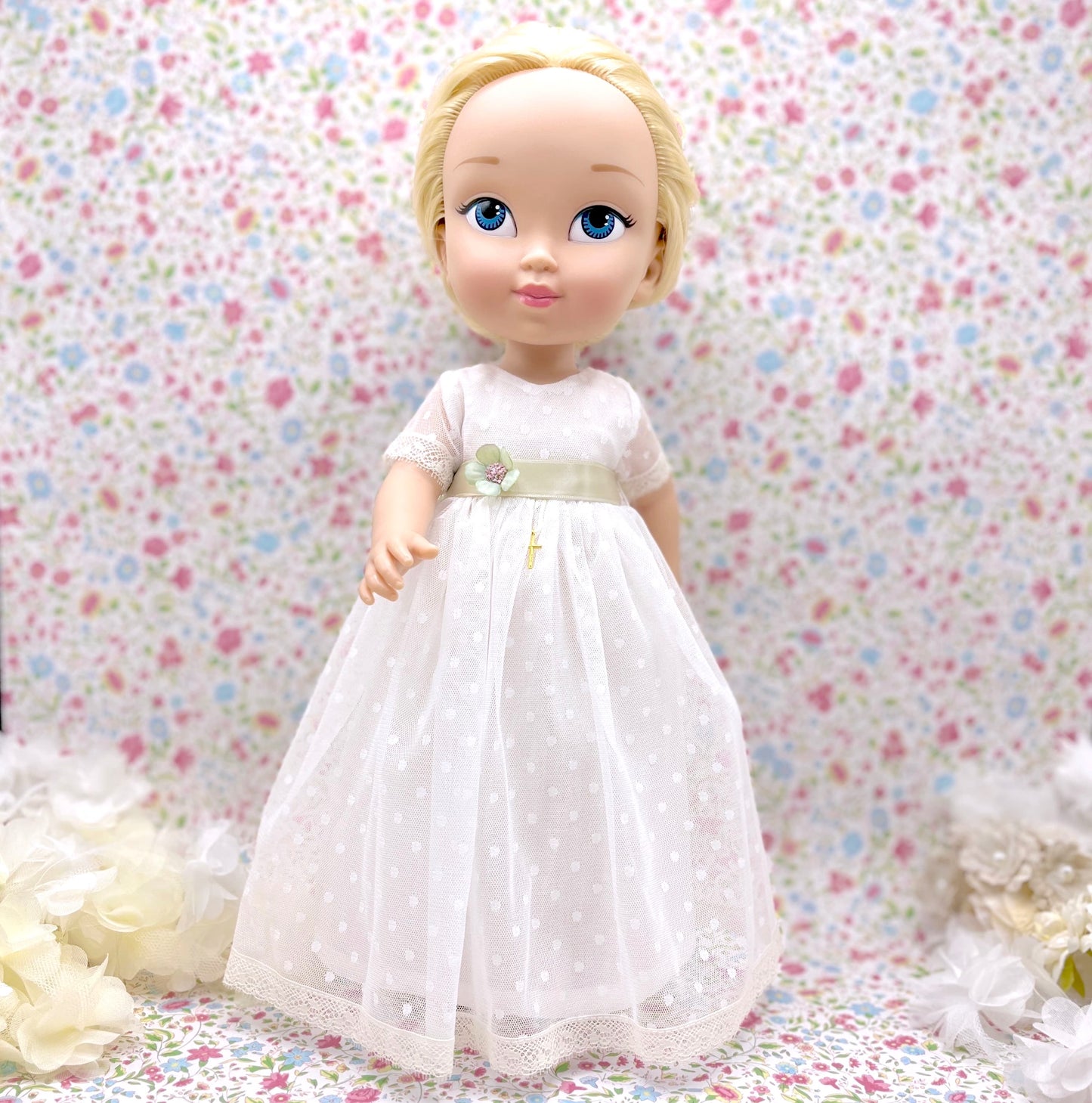 Muñeca de comunión personalizada con vestido Angélica manga corta