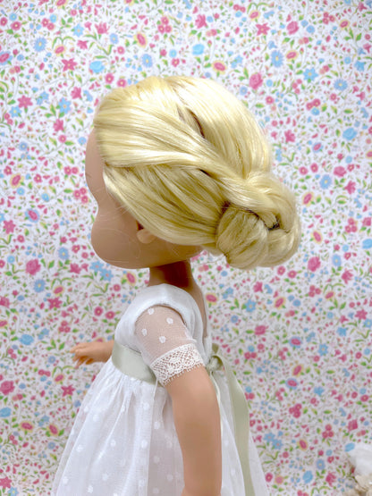 Flirty low bun - doll hairstyle