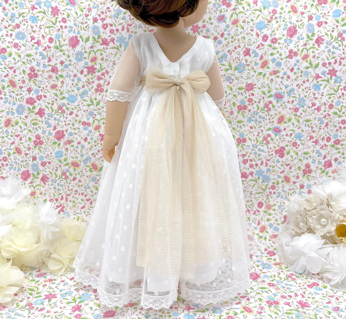 Muñeca de comunión personalizada con vestido Angélica manga tul liso