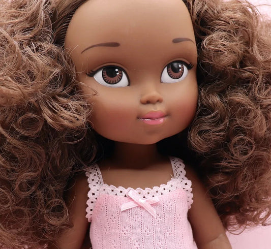 Muñeca personalizada afro piel morena con pelo rizado castaño y ojos marrones - Lola - muñeca gemela personalizada My Little Twin