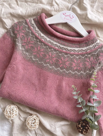 Detalle tejido jacquard nórdico rosa empolvado cenefa topo - vestido punto niña My Little Twin