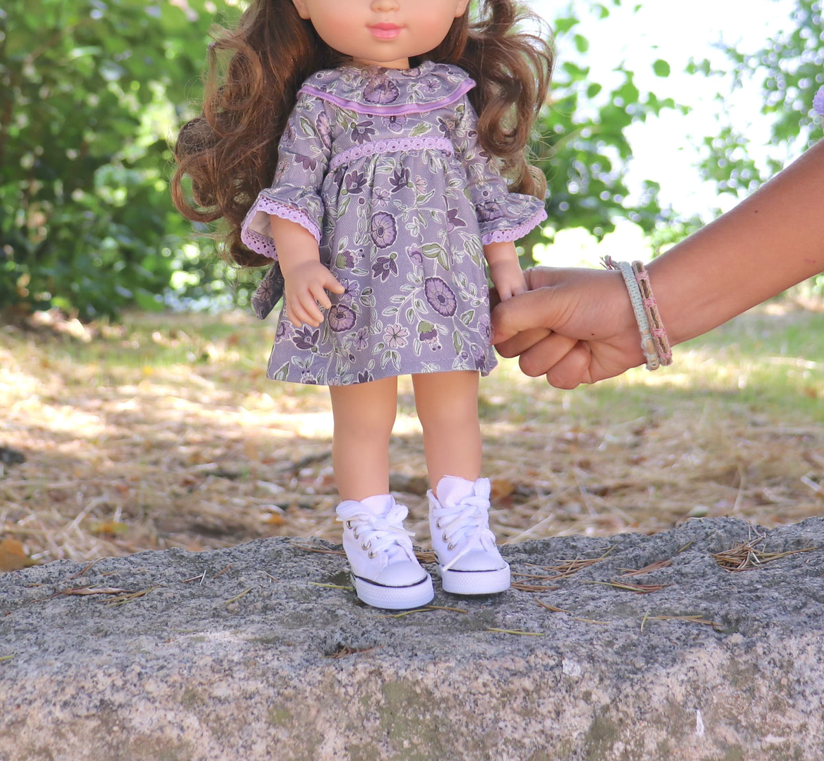 Botita deportiva con cordones tipo Converse para muñeca My little twin con suela de goma. Disponible en 6 colores.
