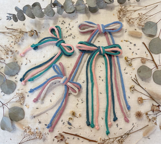 6 Cordones tejidos de algodón para el pelo en verde agua, verde pato y rosa palo, 3 largos para niña y 3 para combinar a juego con tu muñeca de la colección de invierno de My little twin