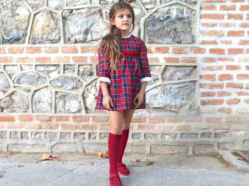 Vestido de cuadros rojos para niña 