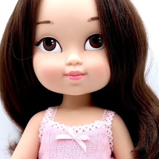 Muñeca personalizada Adriana con pelo moreno largo ondulado y ojos marrones. Lleva top, braguitas y zapatos rosa - muñeca igual que la niña My Little Twin