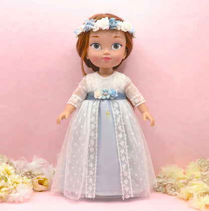Muñeca personalizada como las niñas con vestido de tul de plumeti y falda celeste de la colección de Primera Comunión de My little twin.