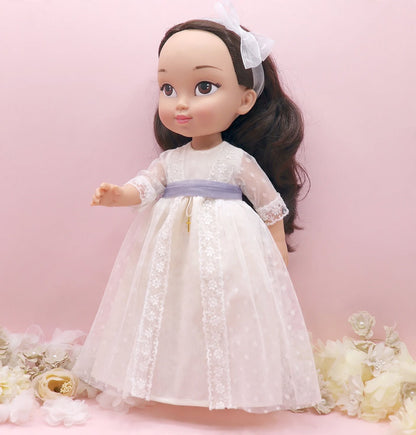 Muñeca personalizada como las niñas con vestido de tul de plumeti y falda verde agua de la colección de Primera Comunión de My little twin.
