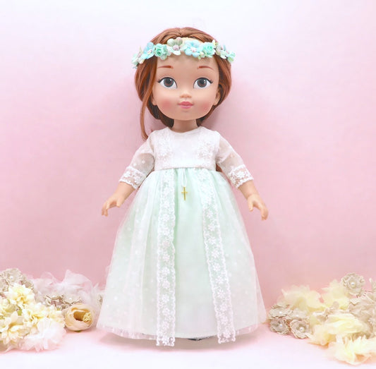 Muñeca personalizada como las niñas con vestido de tul de plumeti y falda verde agua de la colección de Primera Comunión de My little twin.
