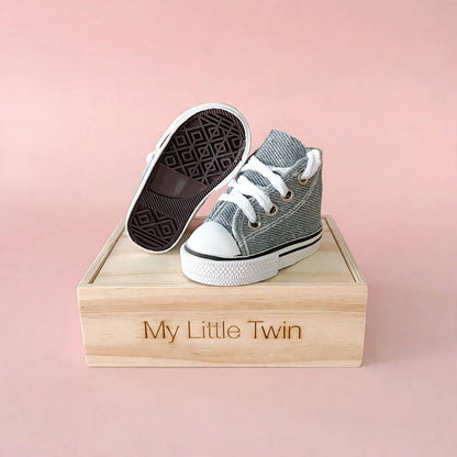 Zapatillas deportivas jean con cordones tipo Converse para muñeca My little twin con suela de goma. Disponible en 6 colores.
